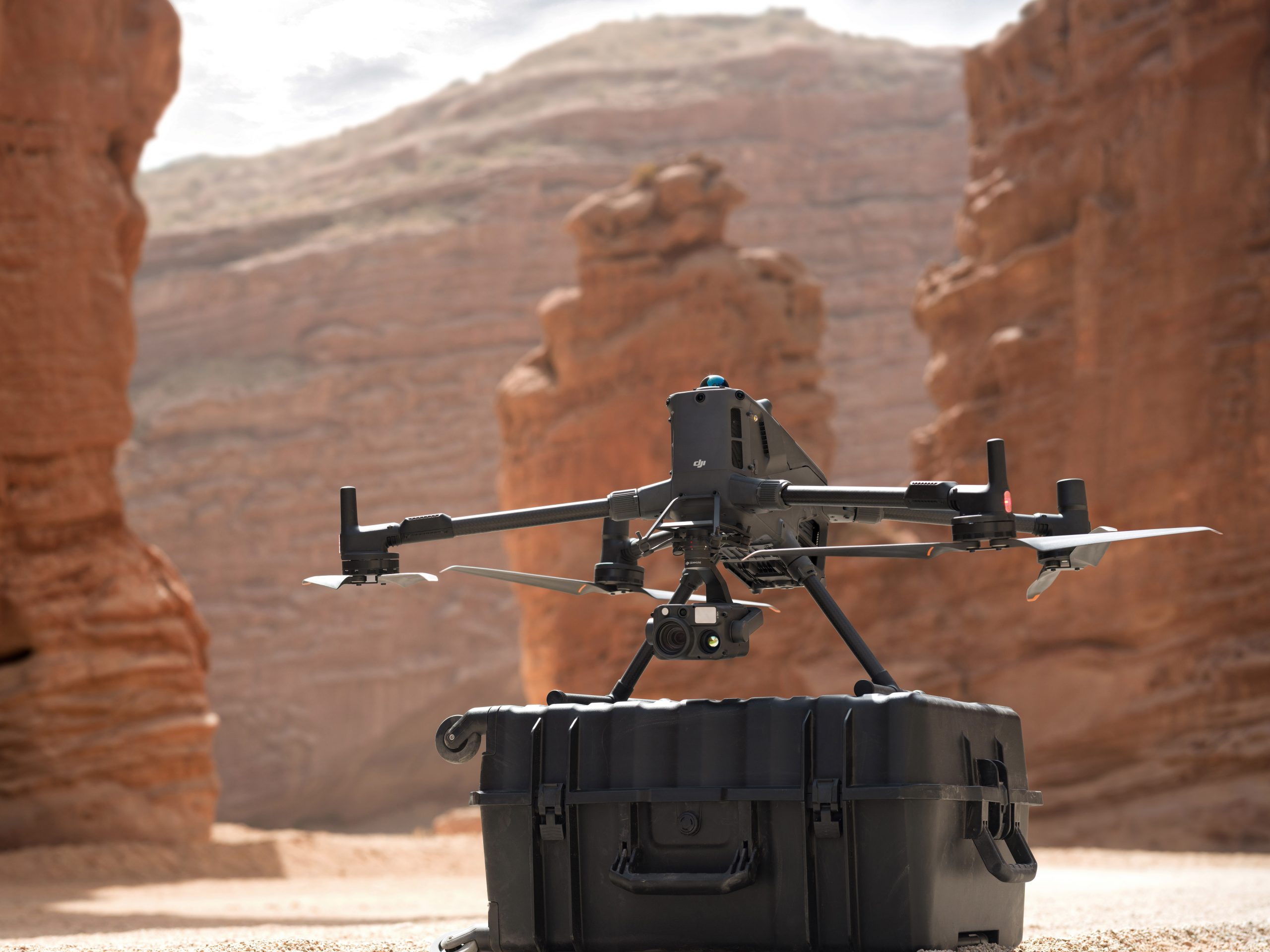 סקירה מקצועית: DJI Matrice 400 – הסטנדרט החדש לפעילות רחפנים תעשייתית